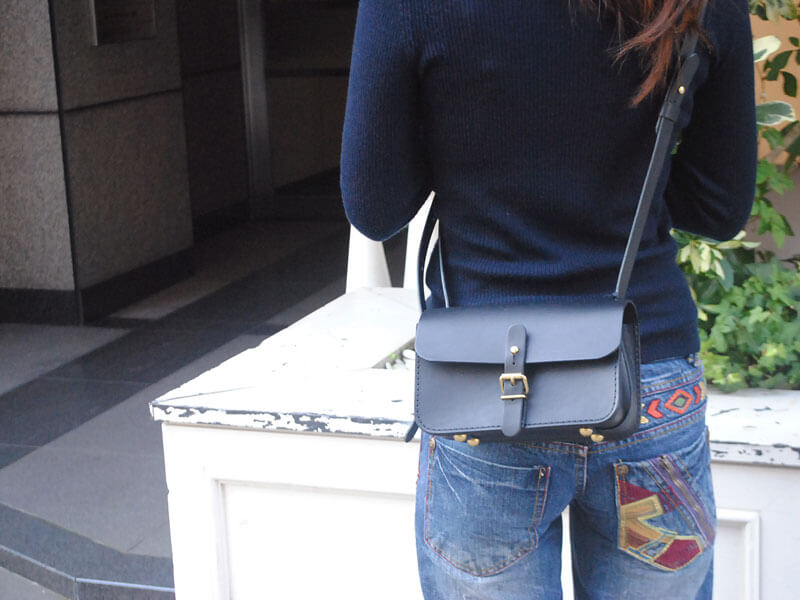 本店NET岡松作:「ボックスポシェット」