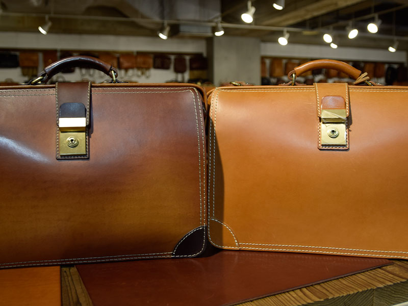 ダレスバッグキャメル革のエイジング比較