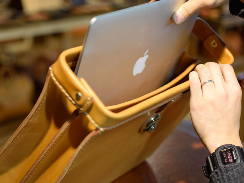 コモドダレス A4ファイルやノートパソコンが収容可能