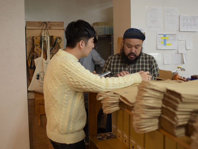 大阪店店長の松本と本店店長:鈴木