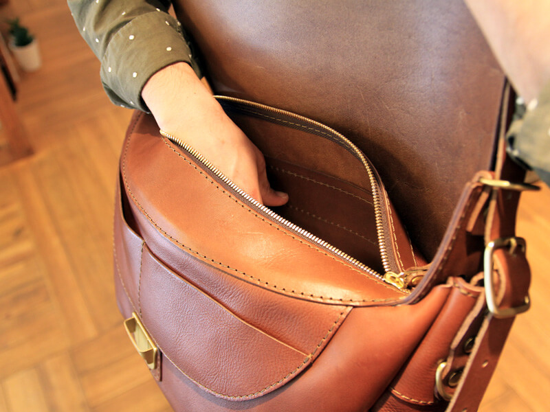 クラストメッセンジャー 収納部