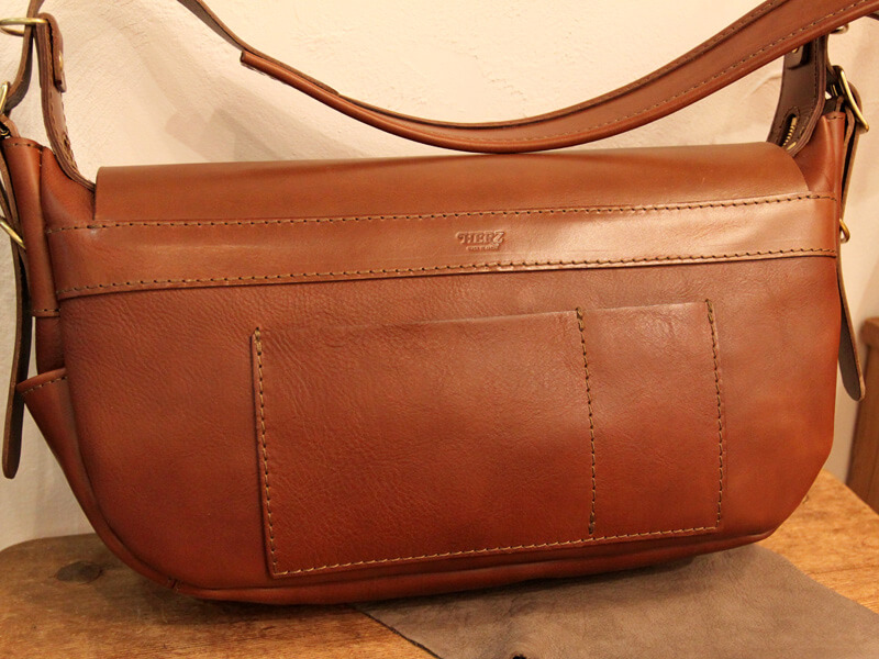 クラストメッセンジャー 後面