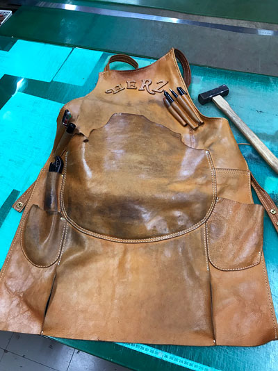 使用後の革エプロン