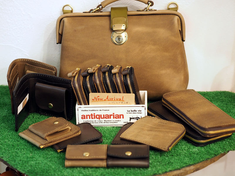 イレギュラー革(プルアップ)を使用した定番商品