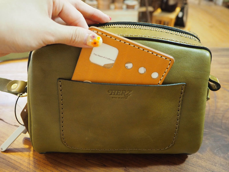 フェイズショルダーSサイズ 後面ポケット