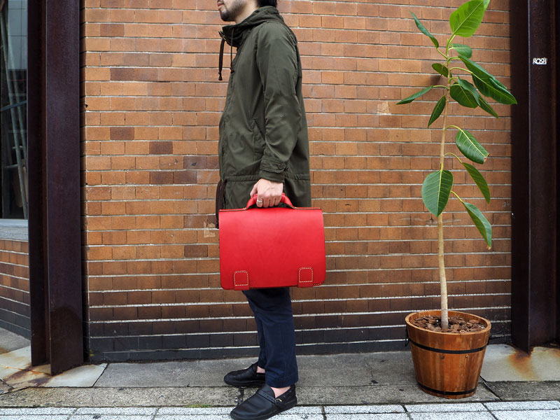 総かぶせ・横型2wayビジネスバッグ(BC-13-L) 手持ち