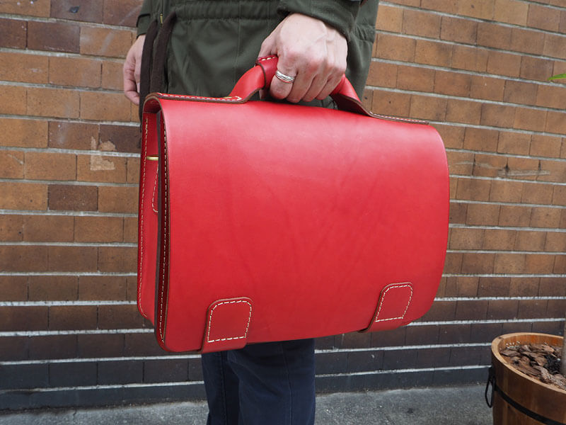 総かぶせ・横型2wayビジネスバッグ(BC-13-L) 手持ち2