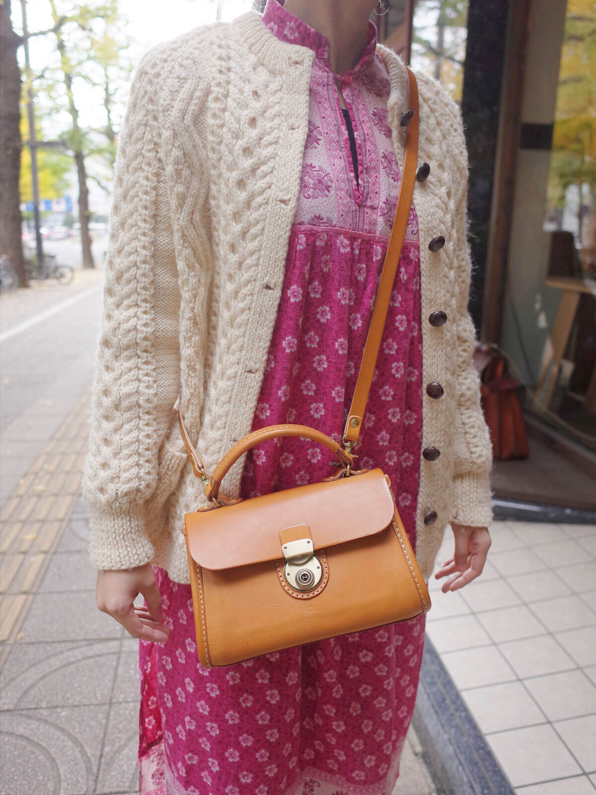 ショルダー キャメルにて