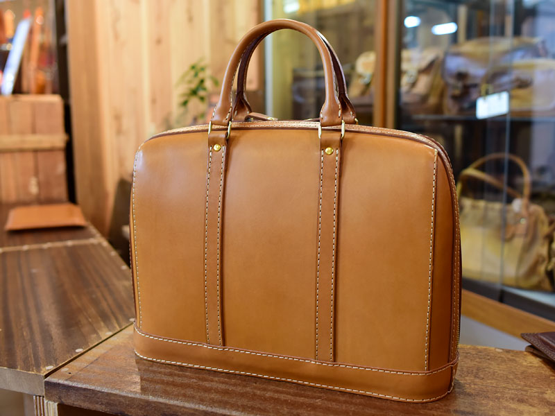 立体感のある二本手ビジネスバッグ サンプル販売中