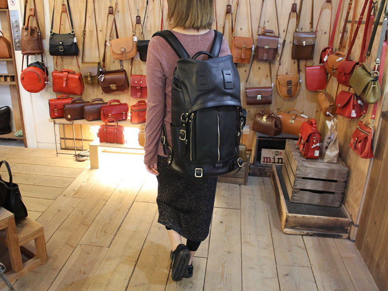 マウンテンリュック Lサイズ 革色ブラック