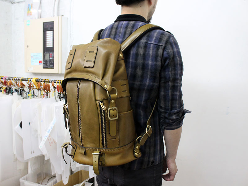 マウンテンリュック Mサイズ 革色グリーン