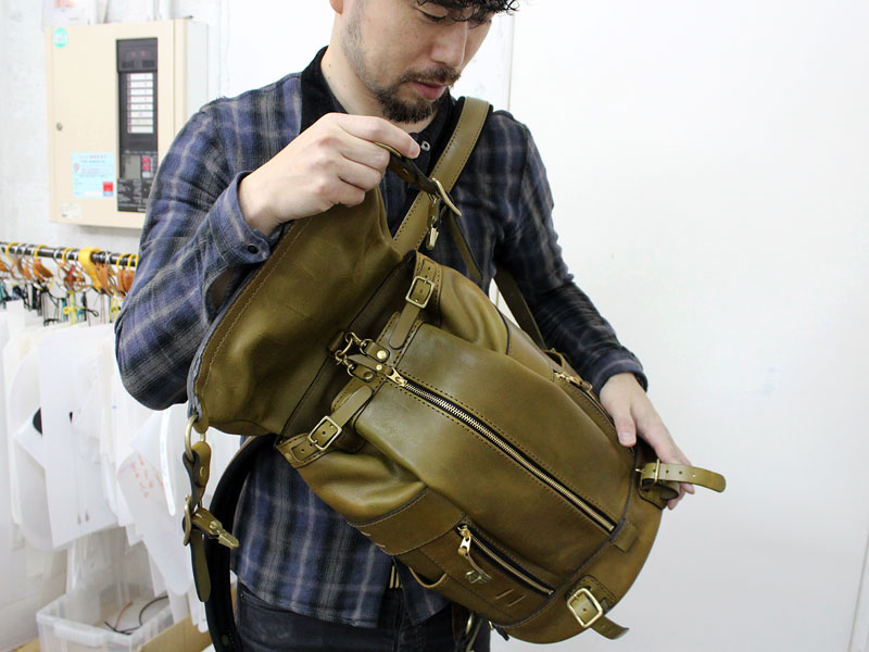 マウンテンリュック Mサイズ 革色グリーン オープン