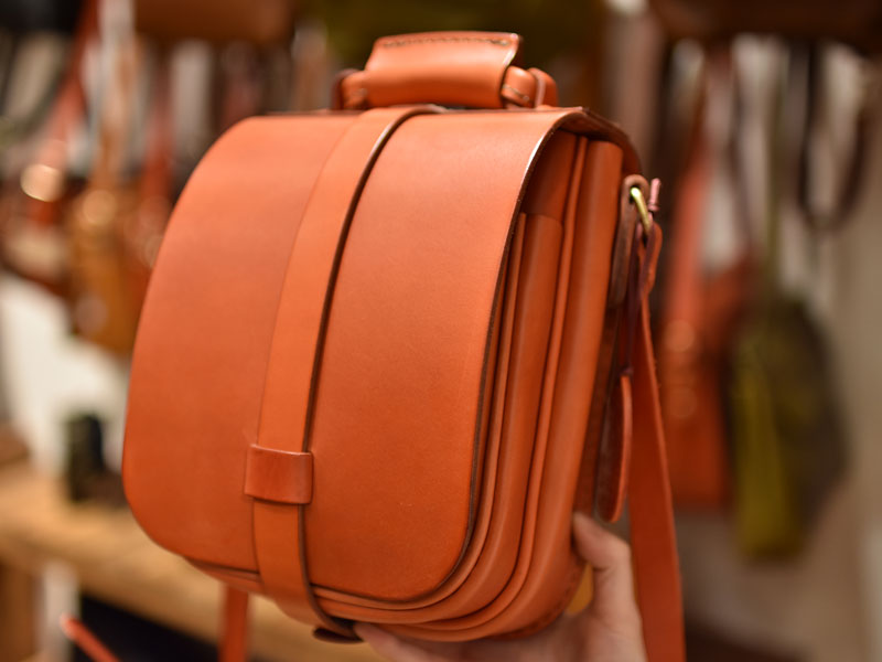 コガネショルダー 前面