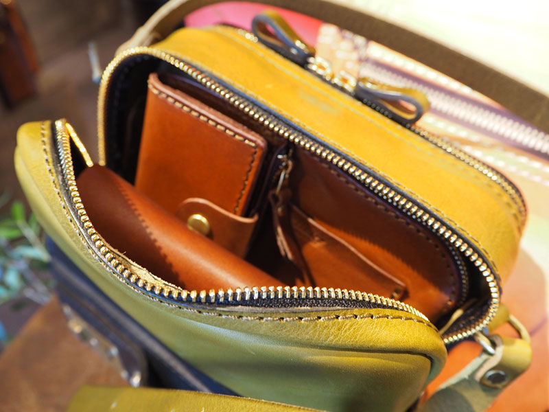 KNOCK-ONショルダー 後面収納