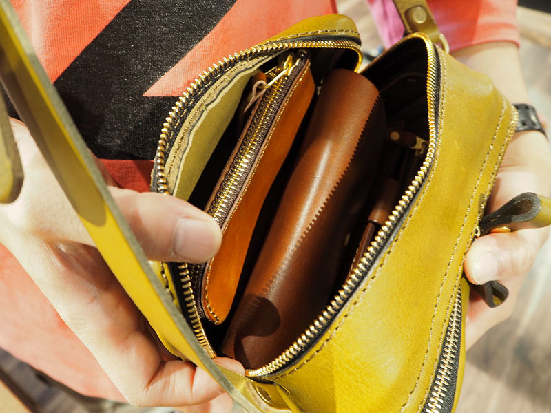 KNOCK-ONショルダー 後面収納2