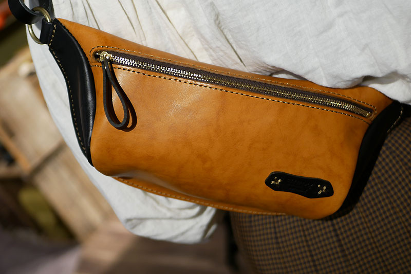 タンポナートで作ったボディバッグ キャメル