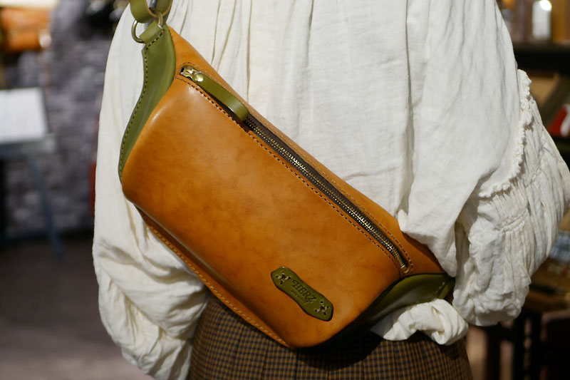 タンポナートで作ったボディバッグ キャメル2