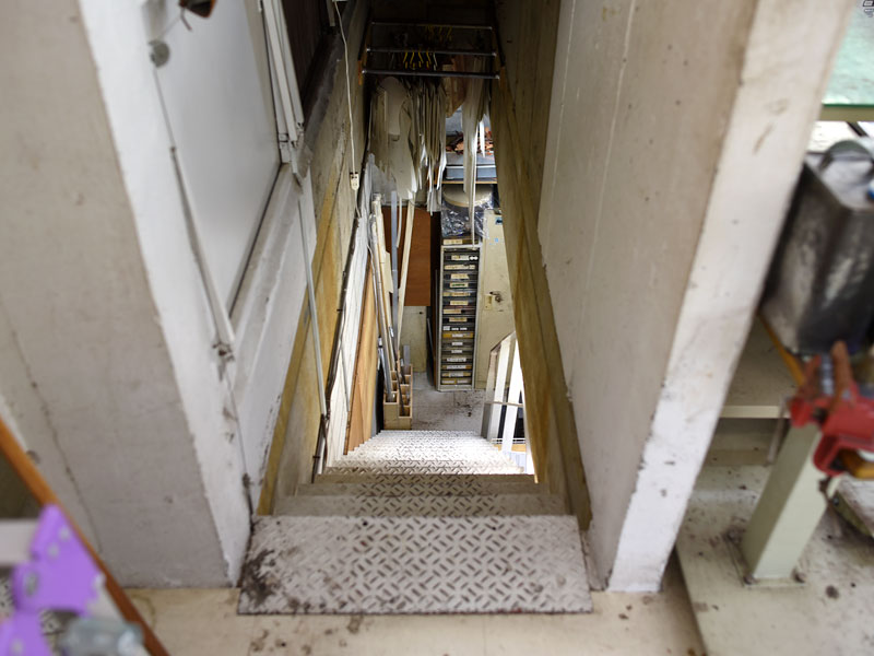 渋谷工房の地下階段