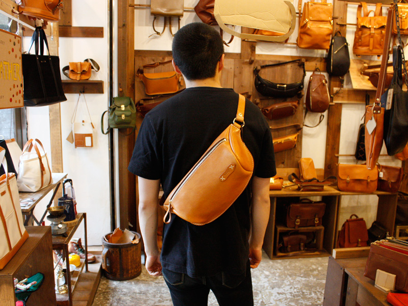 立体マチ・ボディバッグ(F-5)着用例