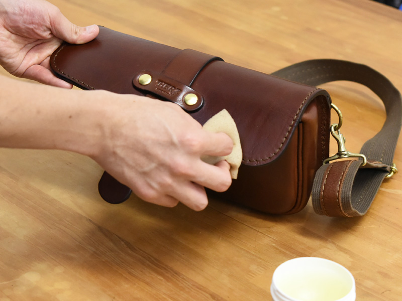 雨染みの対処方法その3 保革用オイルを塗る