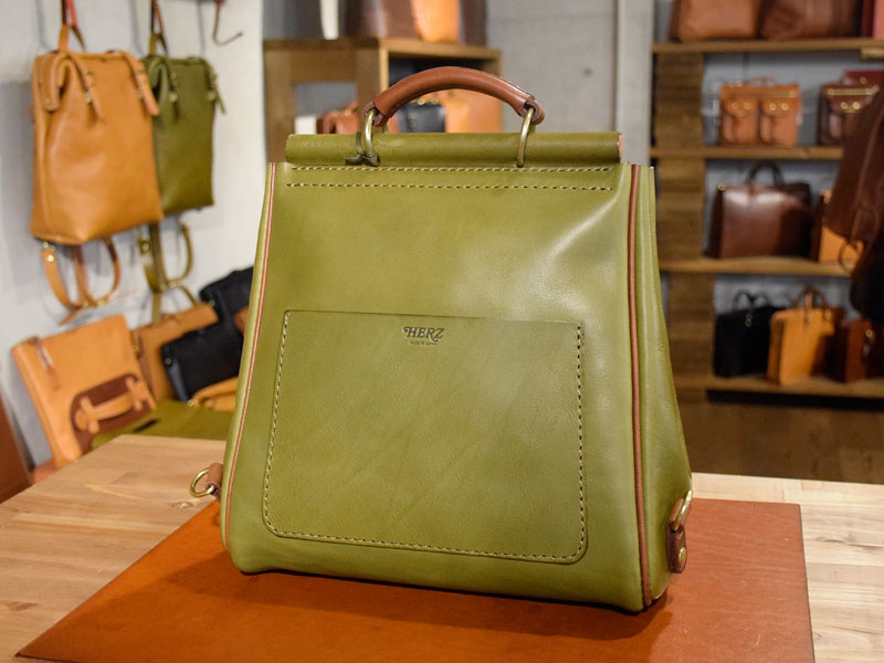 女性に人気!棒屋根ぽってリュック 後面