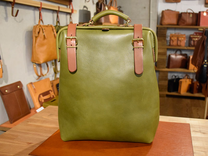 ラックスリュック グリーン×チョコ前面