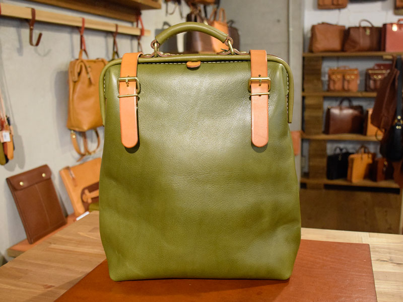 ラックスリュック グリーン×キャメル前面