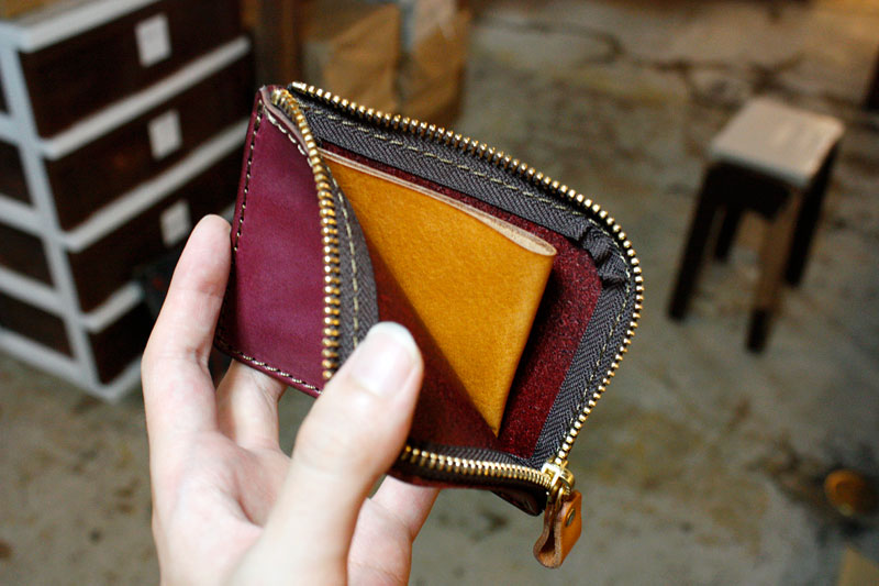 限定カラーのミニ財布 オープン