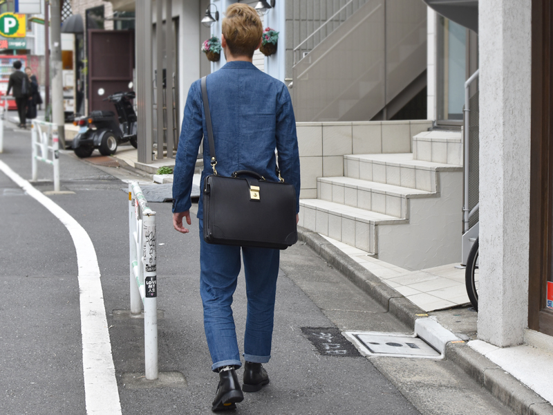 ダレスバッグ・スタンダードタイプ(BJ-2)斜め掛け着用例