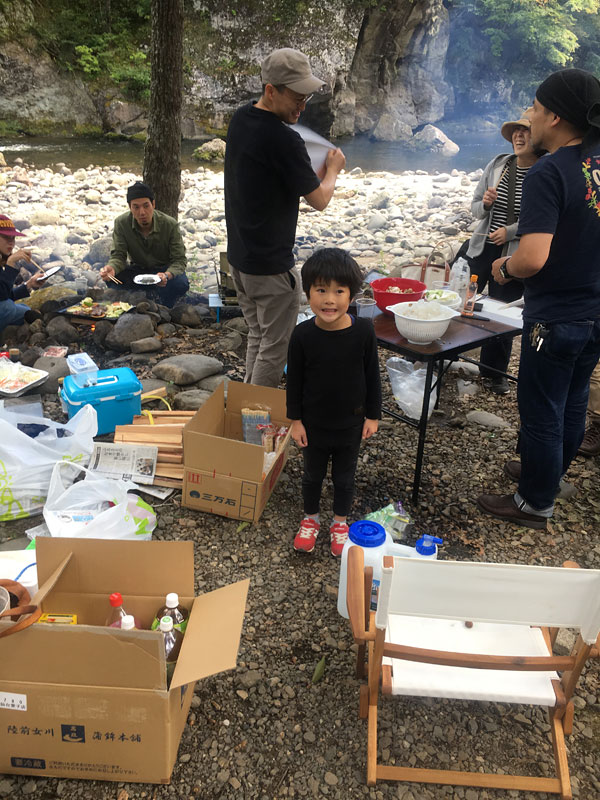仙台店のメンバーで芋煮会1