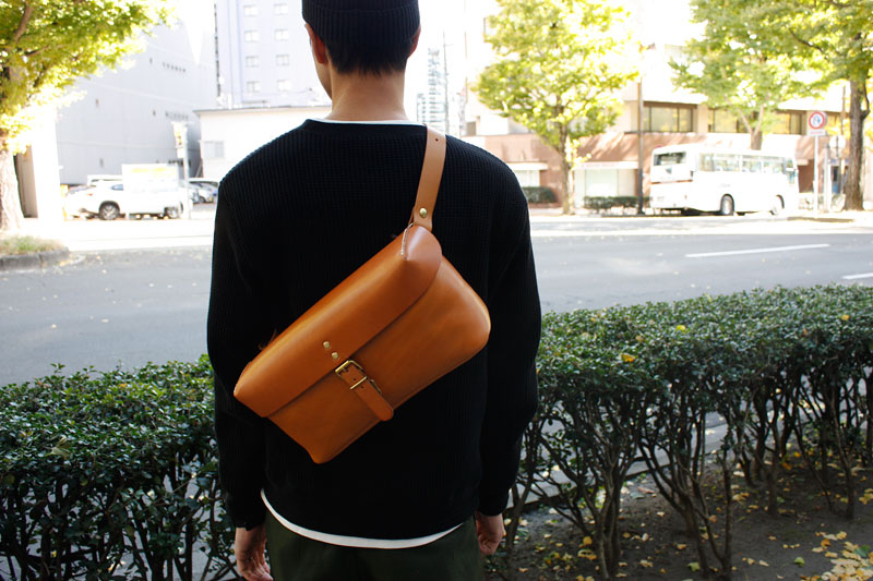 カステラボディバッグ(TB-1946) メンズ着用