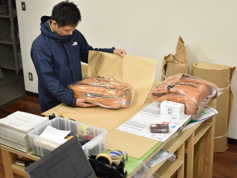 オンラインショップスタッフの様子1