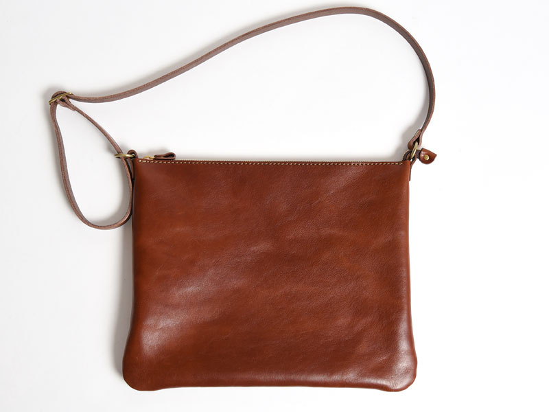 薄くて軽くて体にフィットする鞄がテーマ