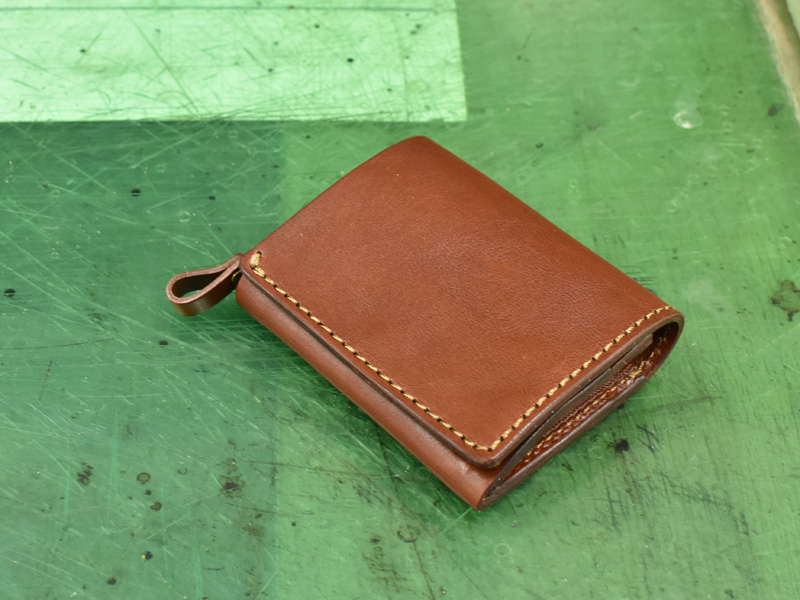 完成したばかりの小型の二つ折り財布(WS-64)
