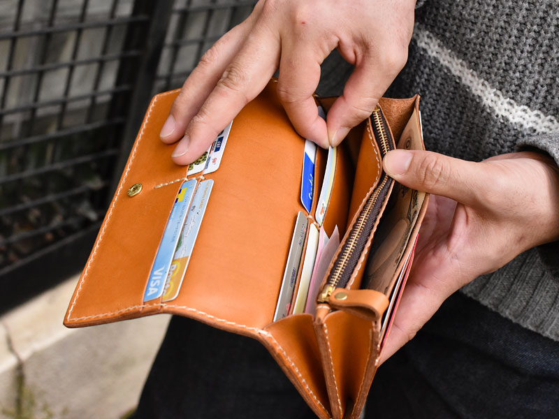 ソフトレザーの長財布(WL-63) カード取り出し