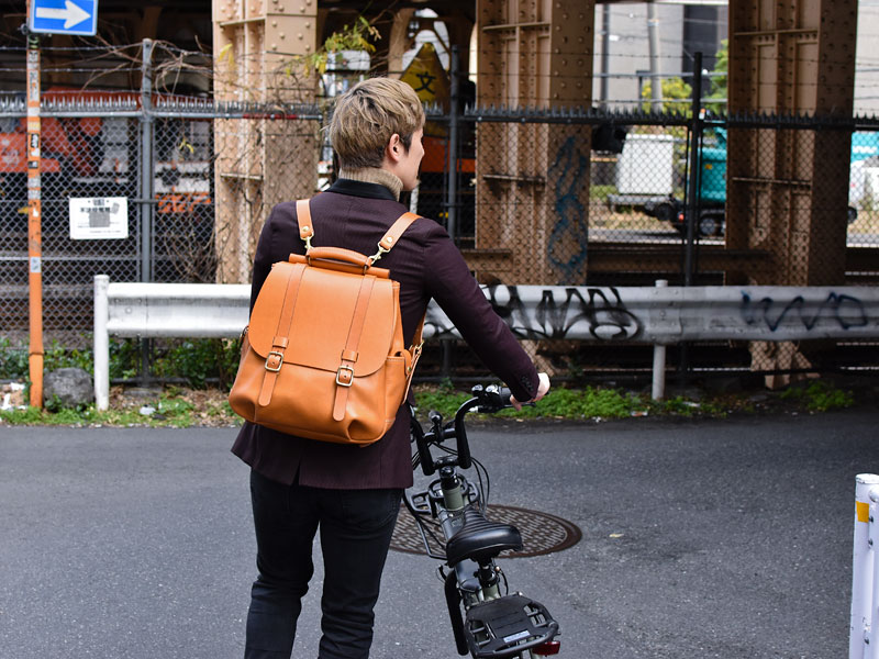 棒屋根クラシックリュック(R-153) キャメルと自転車