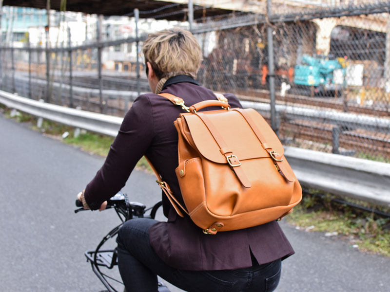 棒屋根クラシックリュック(R-153) キャメルと自転車3