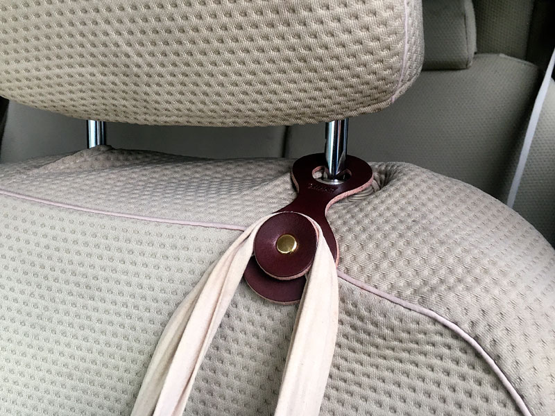 ヘッドレストハンガー 使用例