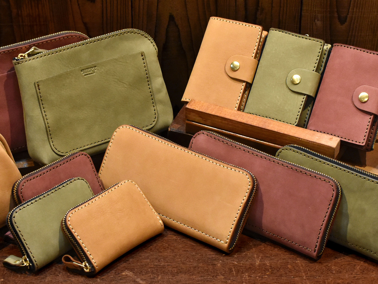 数量限定の特別革『ヌバック』、オンラインショップ先行発売中です!