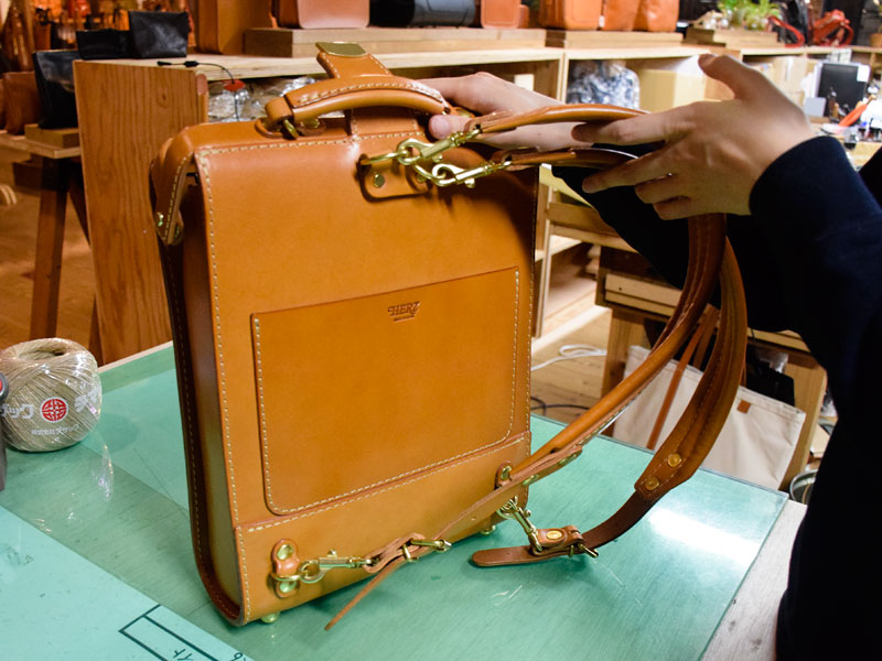 ダレスリュック(BJ-10) 後面ポケット