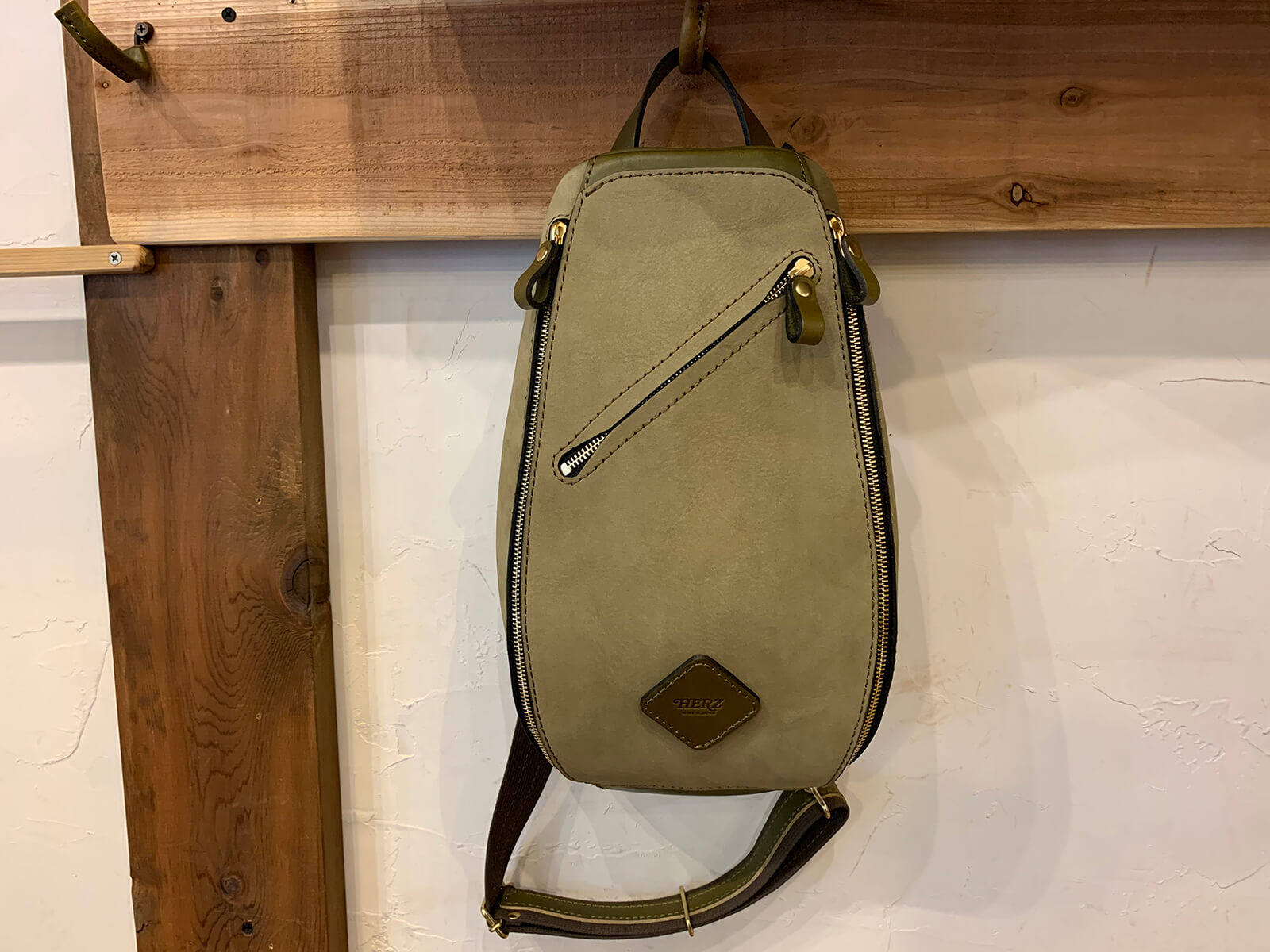 トリプルファスナーボディバッグ(F-3)