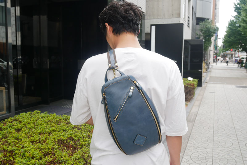 トリプルファスナーボディバッグ(F-3) メンズ着用