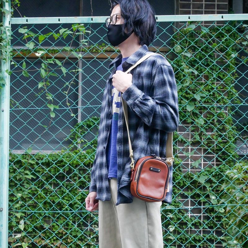 フェスショルダー メンズ肩掛け着用