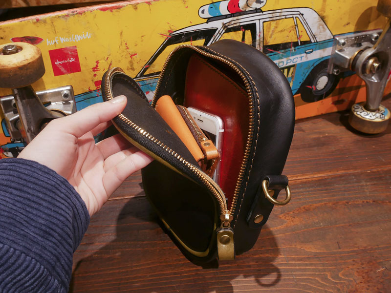 フェスショルダー ラウンドファスナー