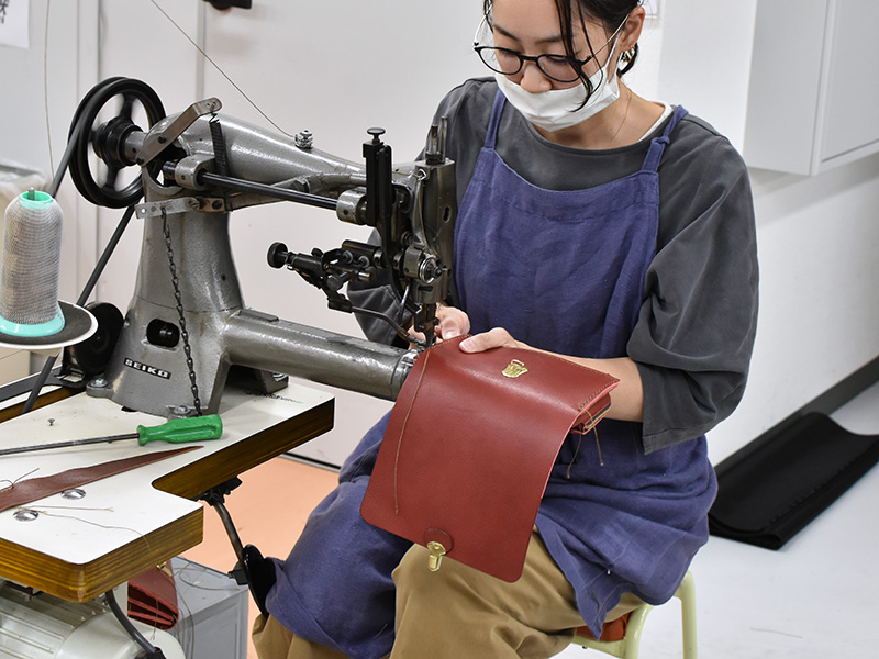 ボルドー特別仕様の商品制作風景1