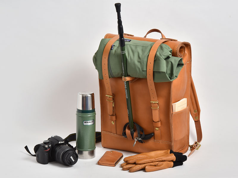 ロールトップバックパック(R-19) アウトドアイメージ