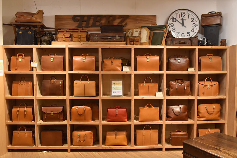 ヘルツ本店　店内風景1