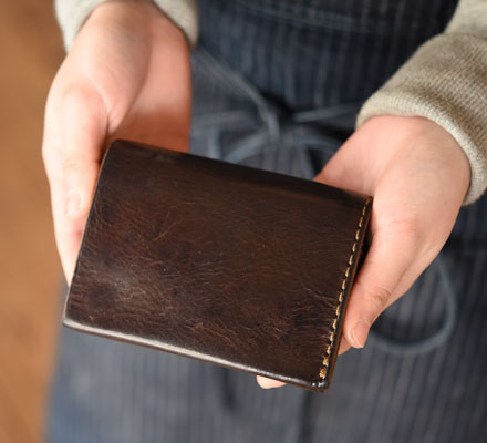 Organ作り手:西川愛用「小型のマチ付き二つ折り財布」