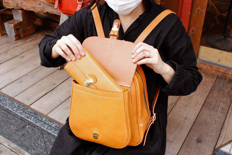 前ポケミニリュック(R-20) マチ付きの前ポケット