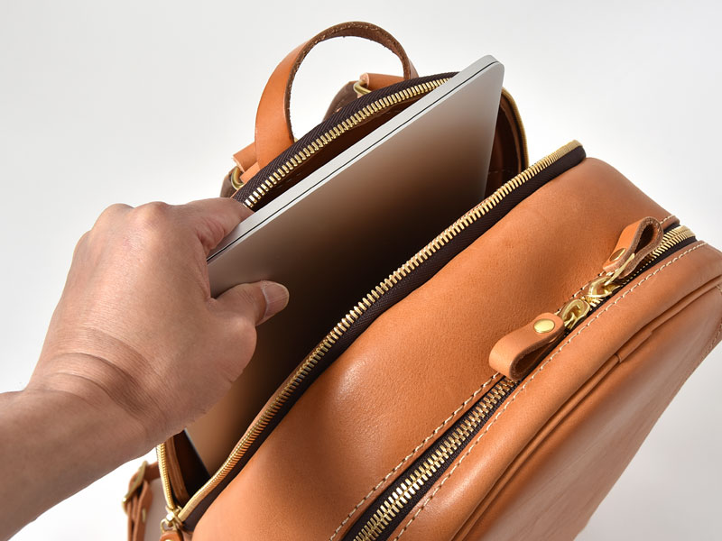 多機能デイパック(R-21) 後面パソコン収納